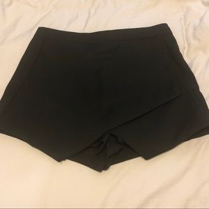 Black skort